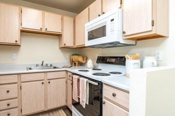 Desertbrook | one bedroom kitchen